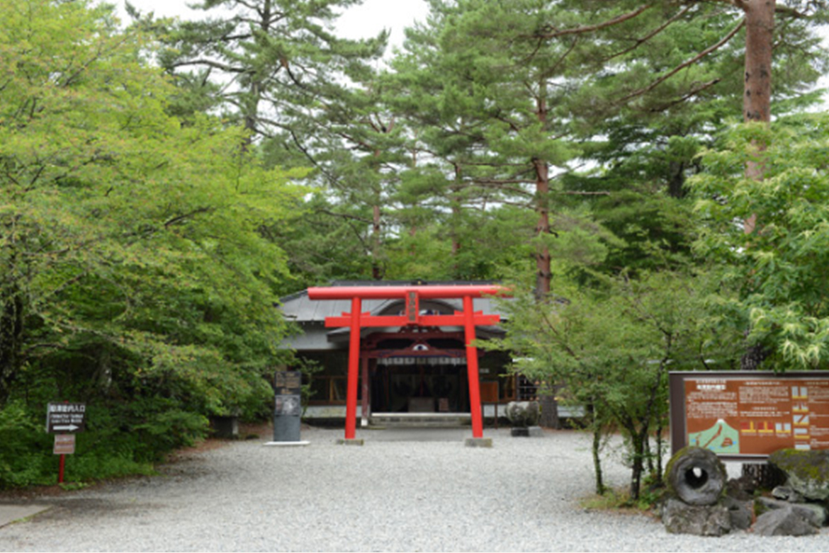 胎内神社（複合型溶岩樹型）見学