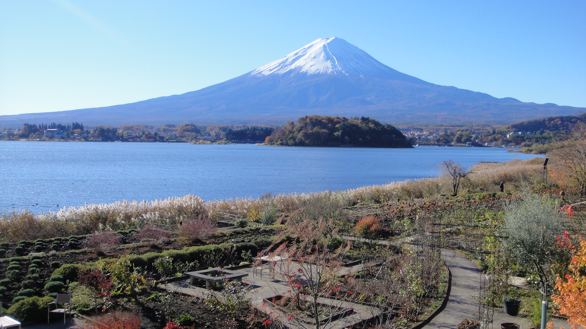 2F　富士山眺望ラウンジより